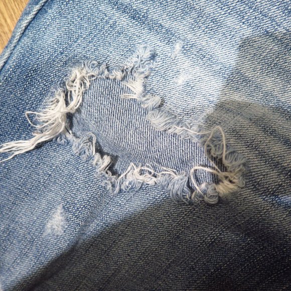 American Eagle Outfitters Distressed Boy Crop Jeans - Picture 7 of 11